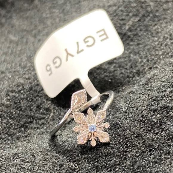 π βοΈ Snowflake ring size 5.NWT - Picture 4 of 4